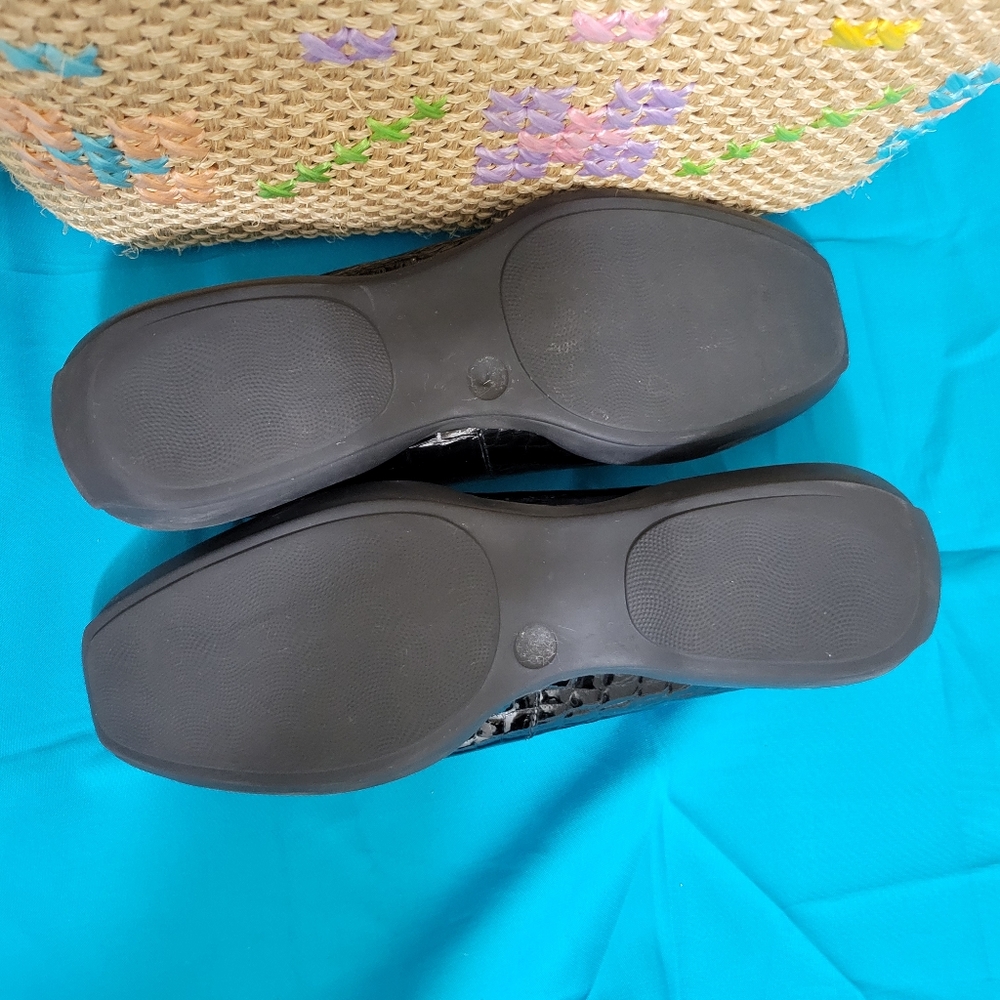Shoes - Picture 4 of 6